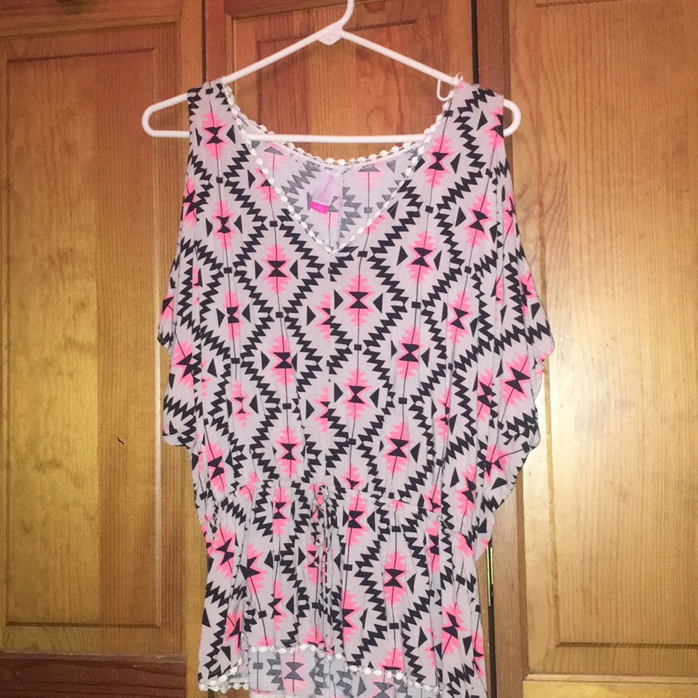 Patterned cold shoulder flowy shirt